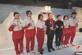 哈尔滨2025年第九届亚冬会中国体育代表团领奖装备发布图片