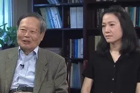 杨振宁携48岁翁帆度过102岁生日图片