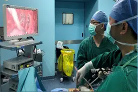 肋骨骨折了，选择保守治疗还是手术治疗？图片