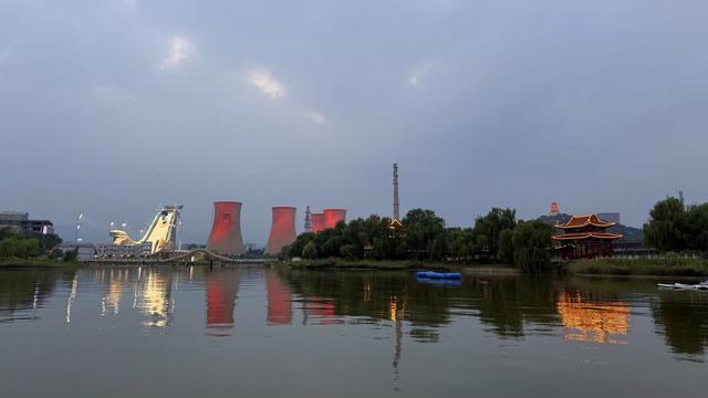 直击服贸会现场！北京首钢园夜景璀璨