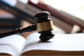 3人相约摘马蜂窝后路过多人被蜇伤：一女子抢救无效死亡，家属起诉索赔91万元图片