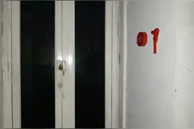 高层楼顶的安全出口 该开还是该关？图片