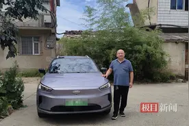 襄阳男子连闯5个红灯送晕厥患儿就医，交警：撤销处罚图片