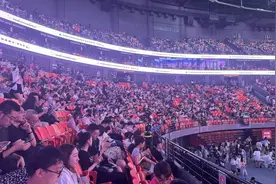 半岛观察|大雨之下的青岛热浪！王心凌许嵩两场演唱会，一座城市一天吸引数万歌迷奔赴图片