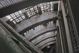 承载80年代记忆 青岛“三角楼”火出圈图片