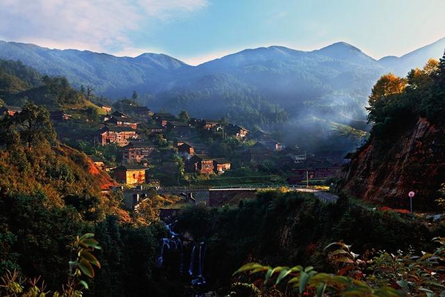 苗岭主峰雷公山: 垂直森林带万物共生