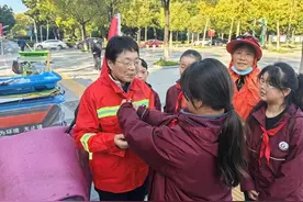 淮安市广州路小学少先队赴金湖县城管局环卫中心保洁队开展实践寻访活动图片