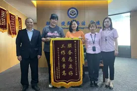 朝阳区不动产登记中心加速办理官庄新村农民回迁安置房办证工作图片