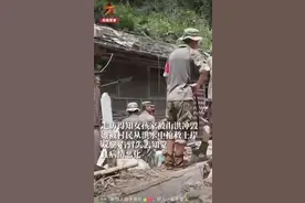 被33名侦察兵救出的小女孩，成了连队的“编外一员”图片