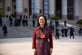 全国政协委员郑亚莉：以区域国别研究助力民营企业乘风“出海”图片