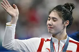 “不会不甘心”，张雨霏拿下女子100米蝶泳铜牌：努力参加下一届奥运会图片