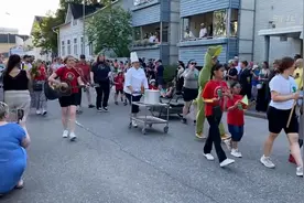 芬兰海滨小城迎来海洋文化节图片