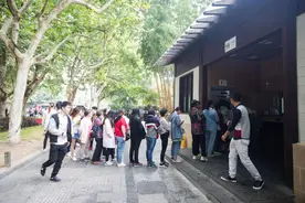 女厕所总是排队？全国政协委员周世虹建议从设计端改革图片