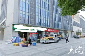 合肥一居民楼下开废品回收站引大量投诉 辖区城管：证照齐全，将持续监督图片