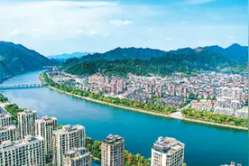 笔尖上的产业升级图片