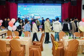 模拟开火车、互动交朋友……“锦官 Love·幸福列车”活动走进成铁编组站图片