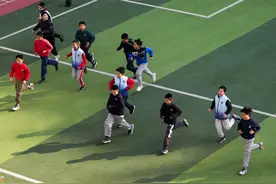 新华网财经观察丨青少年国产跑鞋市场调查图片