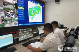 全力防汛护安澜图片