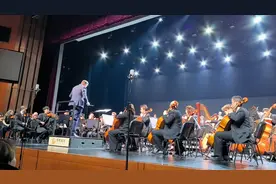 法国艾佩西诺交响乐团2025新年音乐会在泰山大剧院上演图片