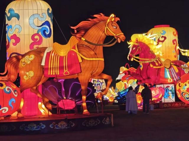长安灯会的马多成“马”了！双园千灯万马，解锁马年最潮打开方式