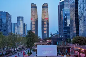 全川为国防点亮！四川开展“全民国防教育日”主题灯光秀图片