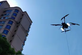 无人机当“探照灯”，武汉防汛装备上新图片