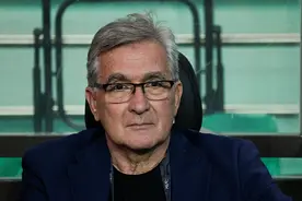 关注 | 韩佳奇“一战封神” 跻身国足18强赛大名单成定局图片