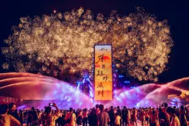 建业电影小镇夜游玩法再升级！“落日狂欢派对”重磅来袭，七夕特别夜场即将解锁图片