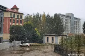 国庆节假期第1天河北省张家口市崇礼区迎来首场降雪图片