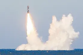 俄军连射三枚洲际导弹，其中一枚号称可突破美国导弹防御系统图片