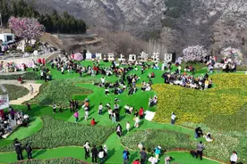 淄博红叶柿岩“云上的郁花园”暨第三届山野生活节浪漫启幕图片