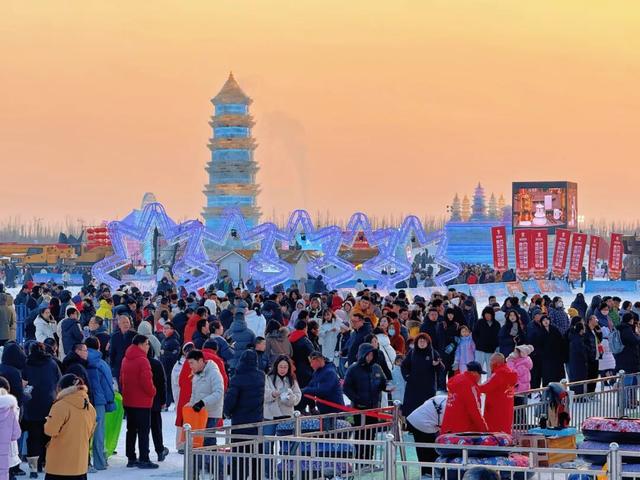 冰雪节的超绝冰雕来自哪里？今天大黑河上的号子声给出了答案