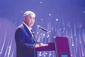 马来西亚第一副总理扎希德：中企在马制造业投资超1300亿元 大量应用AI、大数据和机器人技术助马工业转型图片