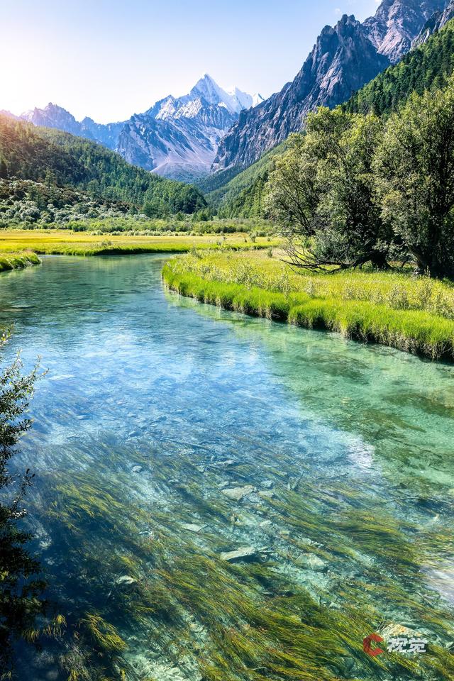 C视觉·C位追山⑨丨每一张都是手机屏保 隔屏仰望亚丁三大雪山