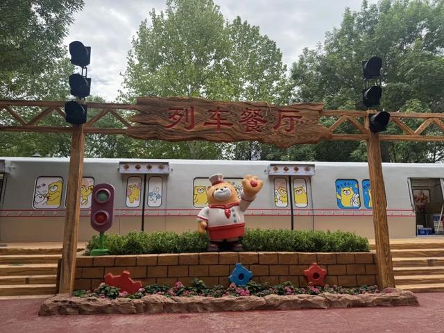 首届夏季动漫免费灯会成“夜游新地标”