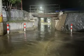 北京暴雨预警后，等雨来的山中乡村图片