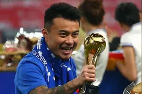 他转身离开，带走多少申花球迷的青春记忆图片