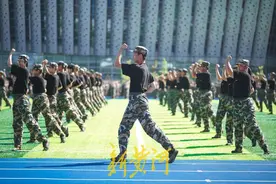 硬核+超燃！山东大学2024级军训汇演举行图片
