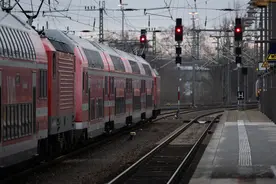 德国火车司机和空乘人员相继罢工图片