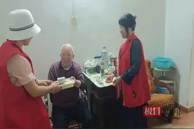 关爱独居高龄老人，武汉育才社区将免费午餐送上门图片