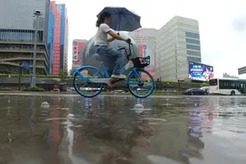 两个台风接连过境，上海市住建委提示做好既有建筑玻璃幕墙安全使用图片