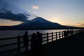 日本发布“富士山降灰”模拟视频，介绍富士山喷发造成的影响和应对措施，提醒民众做好应灾准备图片