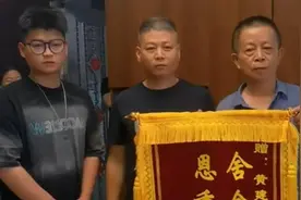 梅大高速接力救人小伙蔡炫达，带家人登门跪谢拦车老人黄建度视频封面