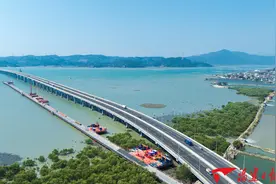 漳汕高铁海上工程开工建设图片