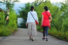 为啥“人老腿先老”？揭秘其中的5个真相！中医5大方法教你养护膝盖→图片