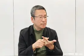 白岩松谈家庭养老：靠子女难支撑，要靠科技、社区、自我储备图片