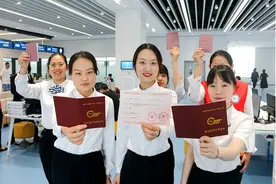 青岛西海岸新区政务服务中心政务服务团队持续提升服务质效图片