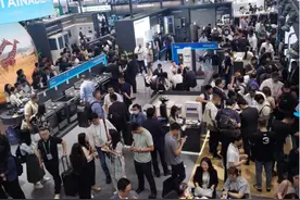 【实探】广交会上，机器人被“火爆围观”！图片