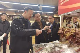江西瑞金加强春节期间市场监管图片