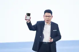 7499元买“阔折叠”+原生鸿蒙5.0，这波华为手机值不值得冲？｜热财经图片